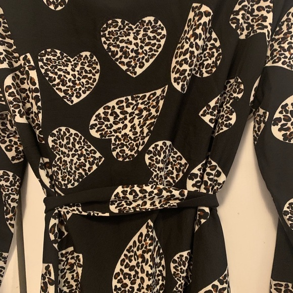 Emery rose black dress with heart leopard print and mid tie - Picture 4 of 8